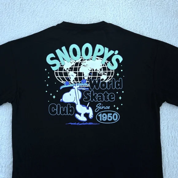 Peanuts🥜 "Snoopy's World🌎 Skate🛹 Club" Graphic Tee👕 - NWOT - Picture 3 of 14